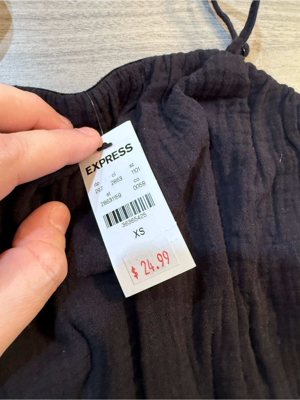 Express Black Cropped Ruched Spaghetti Strap Top - Picture 5 of 6